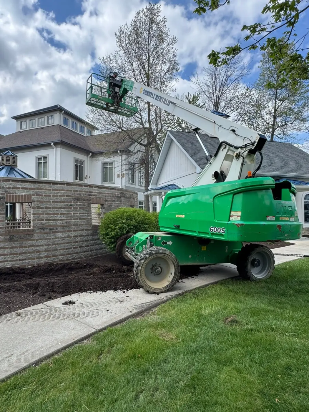 Manufacturer-certified roof installation in Advance